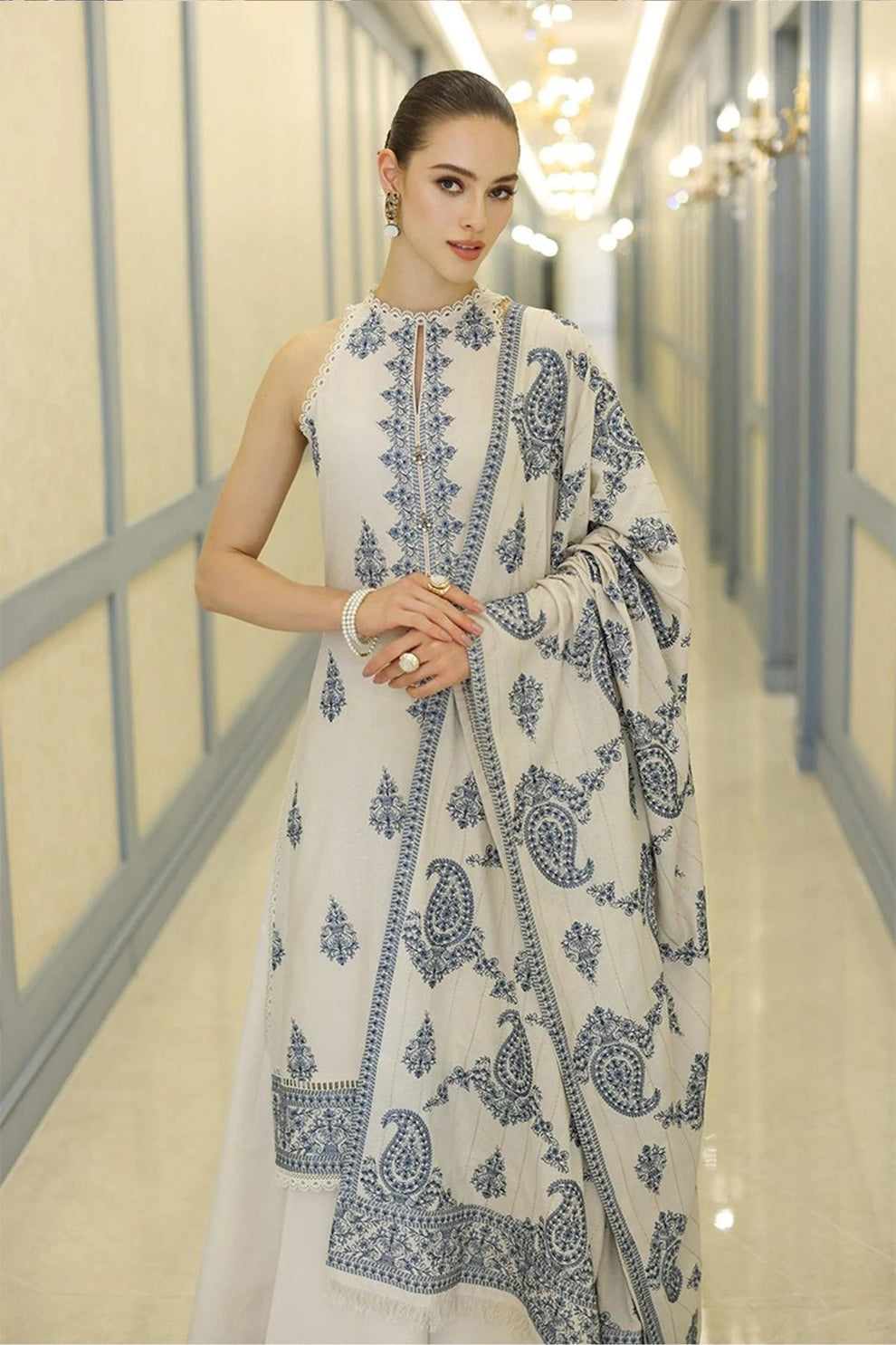 BAREEZE WINTER Lawn  UNSTITCHED 3PC WITH HEAVY EMBROIDERED SHAWL