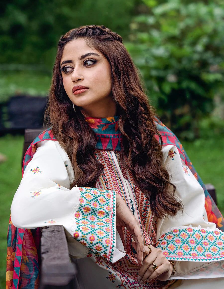 *NEW ARRIVAL'S SUMMER LAWN COLLECTION 2026*✨

*BRAND NAME* SAPPHIRE

*FABRIC*
PREMIUM AIR-JET LAWN
*LAWN QUALITY* 90/70